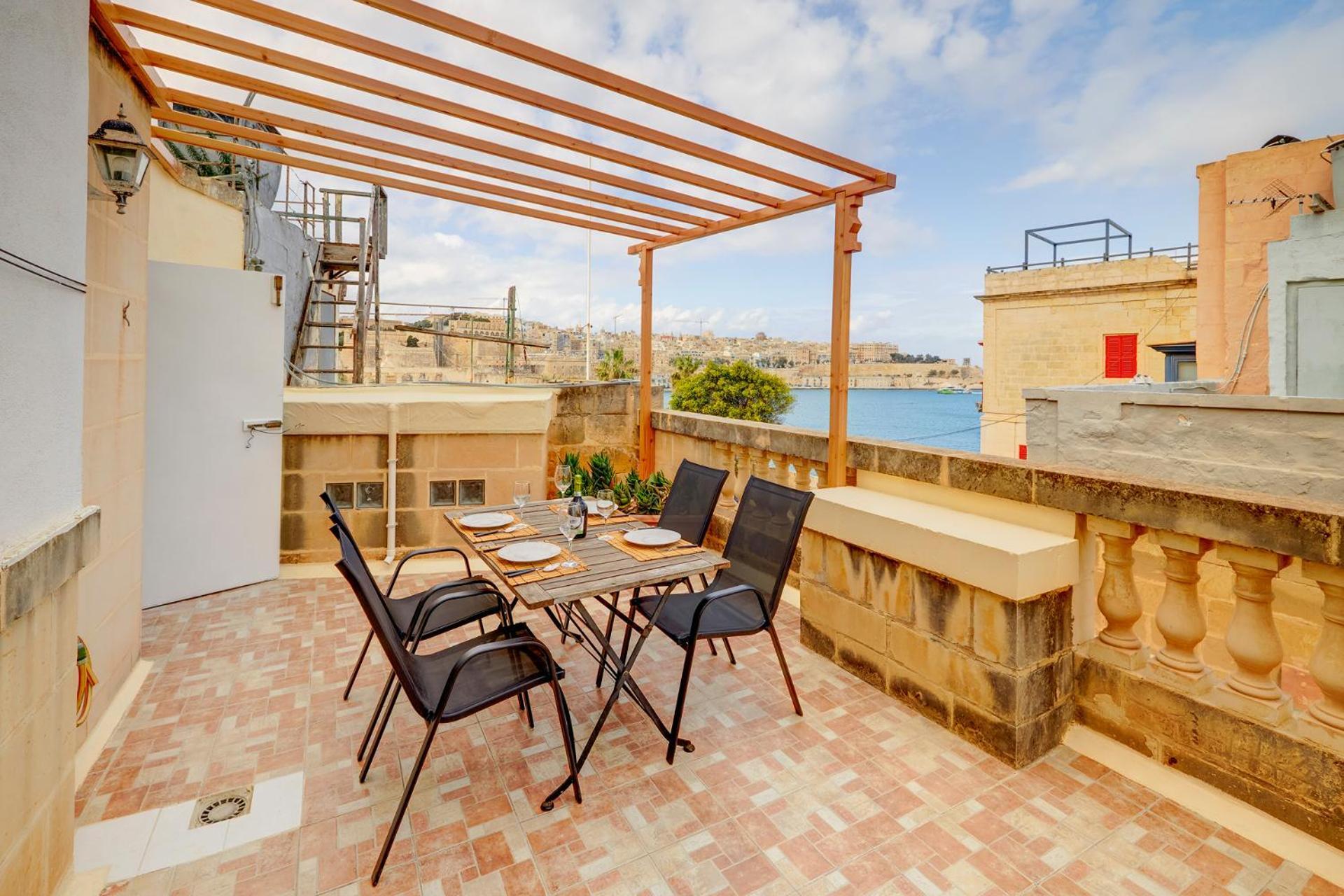 Traditional Maltese Townhouse, Roof Terrace And Views Senglea Exteriör bild