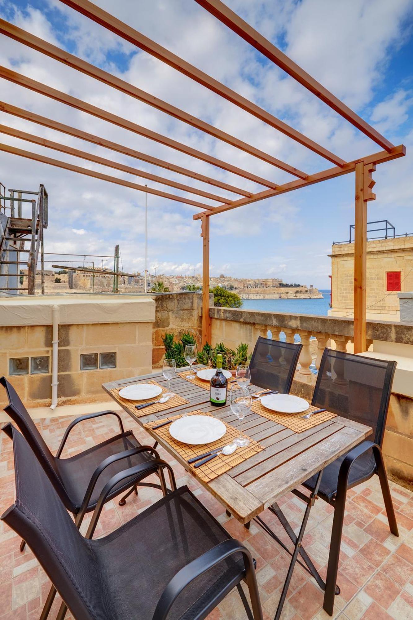 Traditional Maltese Townhouse, Roof Terrace And Views Senglea Exteriör bild