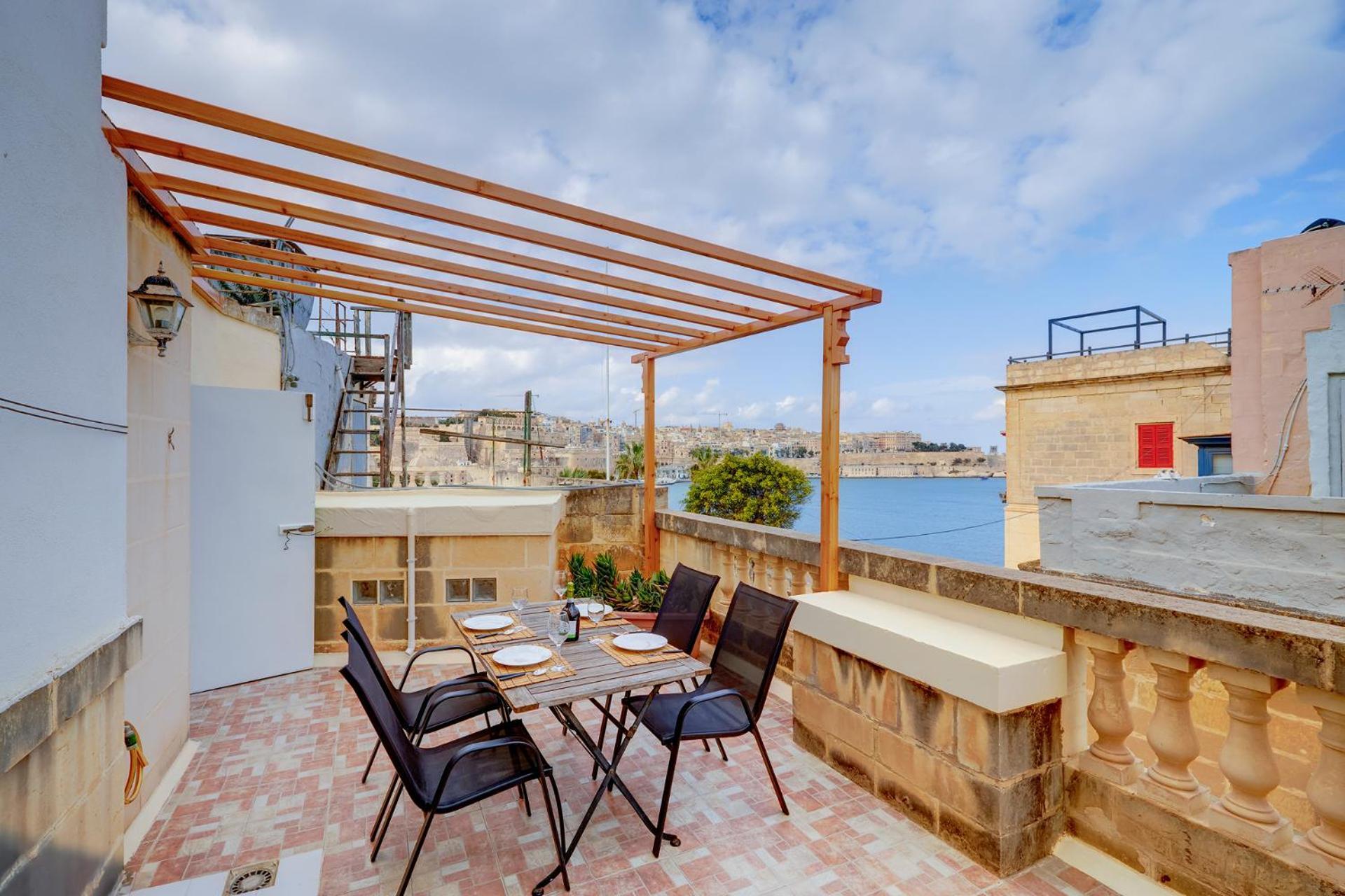 Traditional Maltese Townhouse, Roof Terrace And Views Senglea Exteriör bild
