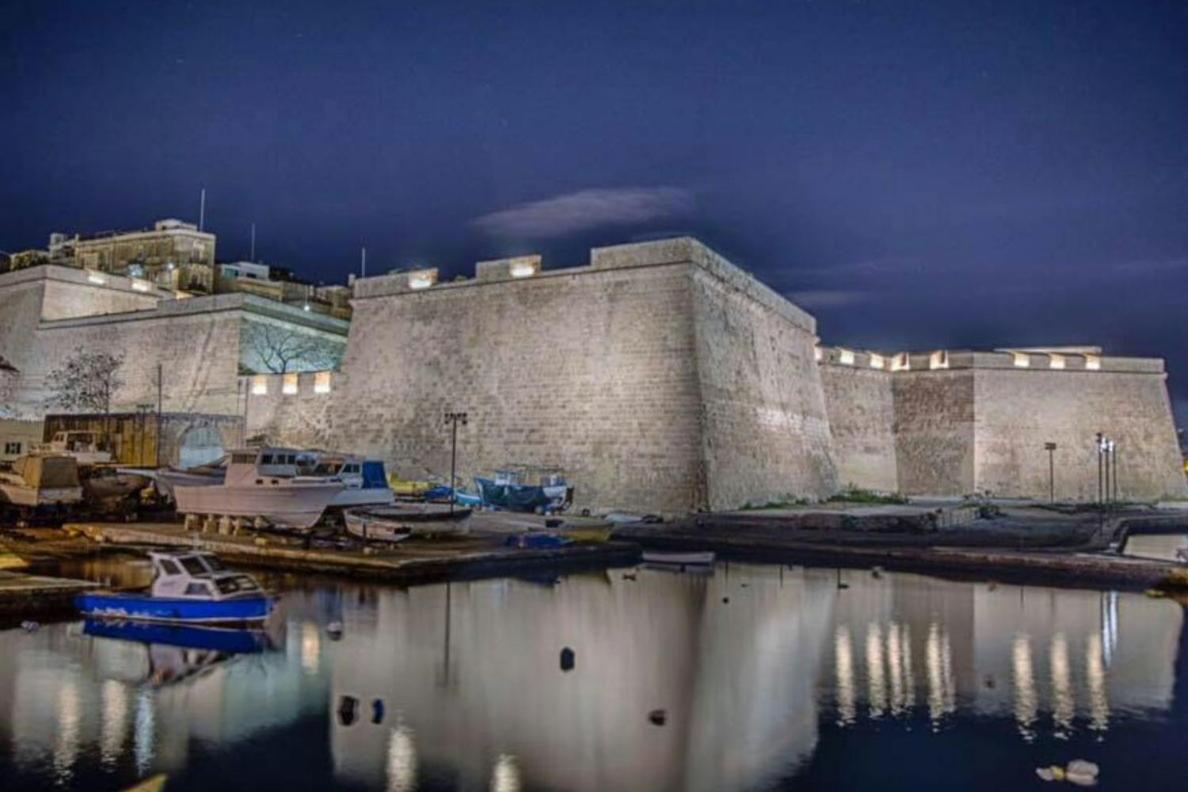 Traditional Maltese Townhouse, Roof Terrace And Views Senglea Exteriör bild