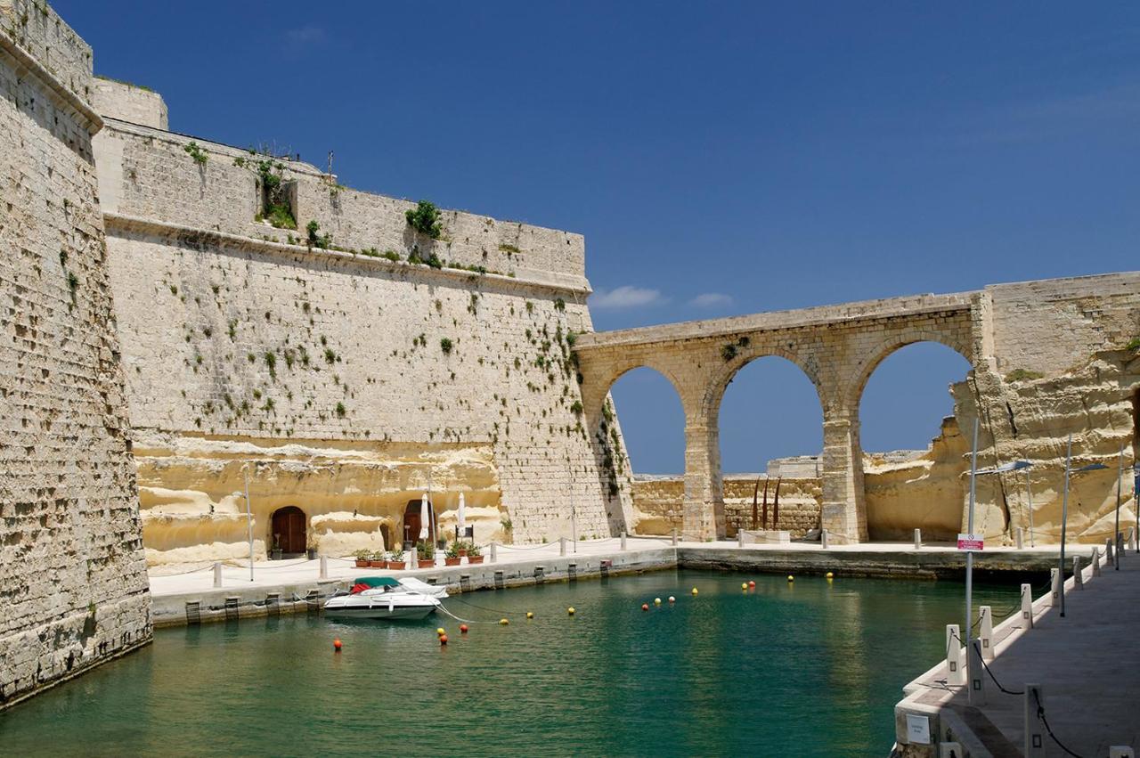 Traditional Maltese Townhouse, Roof Terrace And Views Senglea Exteriör bild