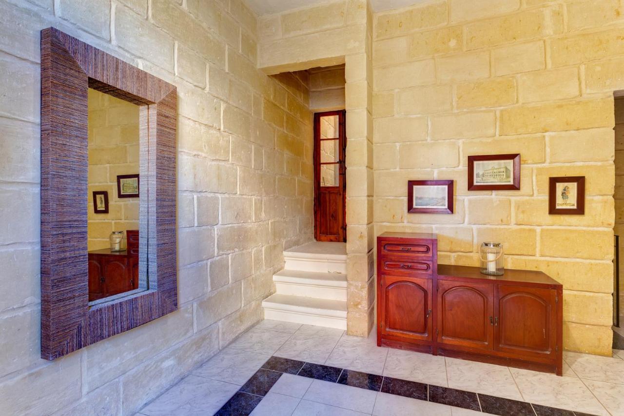 Traditional Maltese Townhouse, Roof Terrace And Views Senglea Exteriör bild